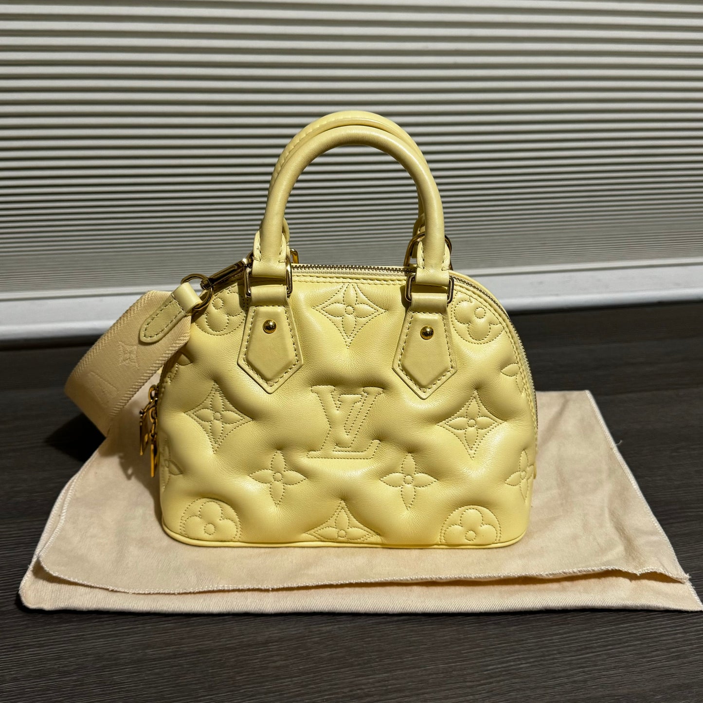 LV Alma BB handbag (Yellow leather)