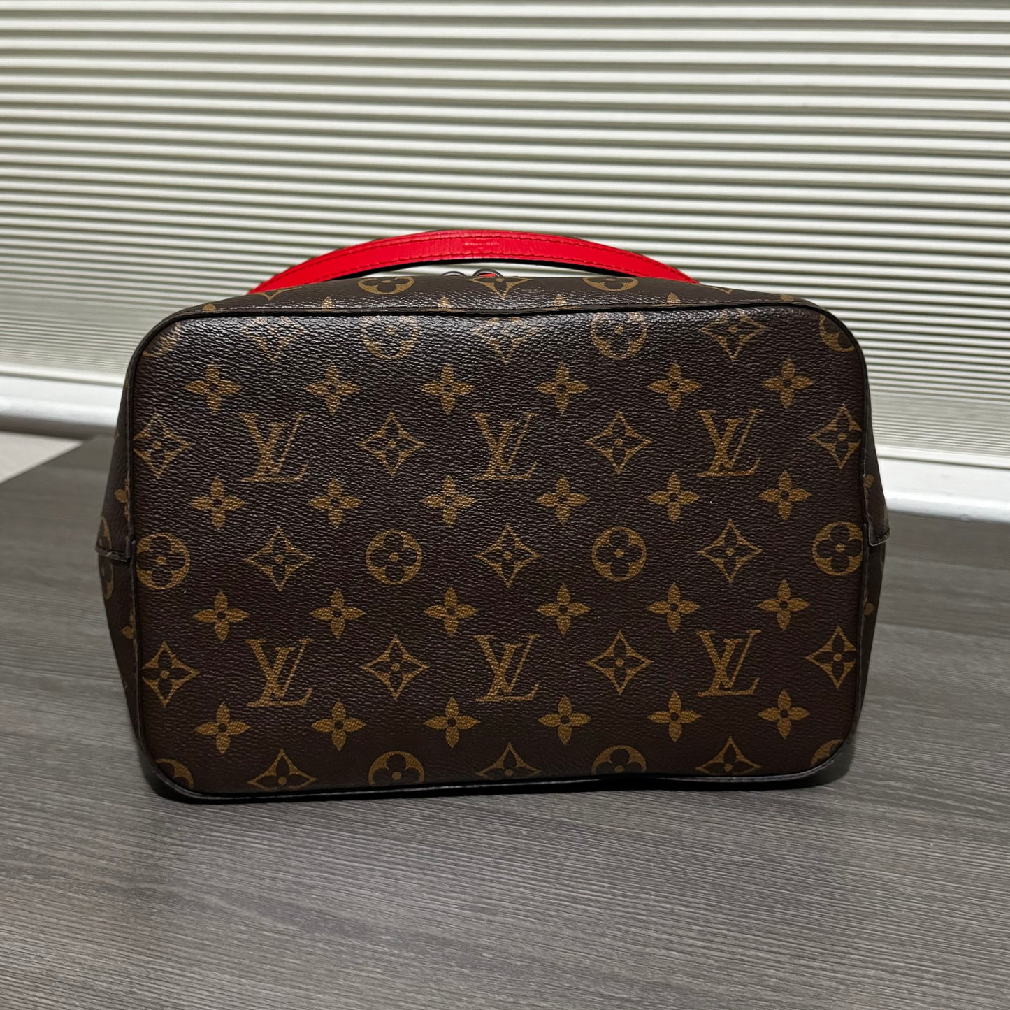 LV NeoNoe Handbag MM Brown Monogram (Poppy)