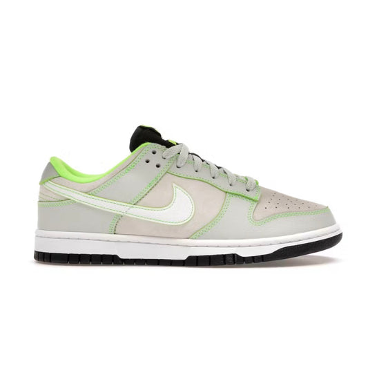 Oregon Nike Dunk low (Size 8.5)