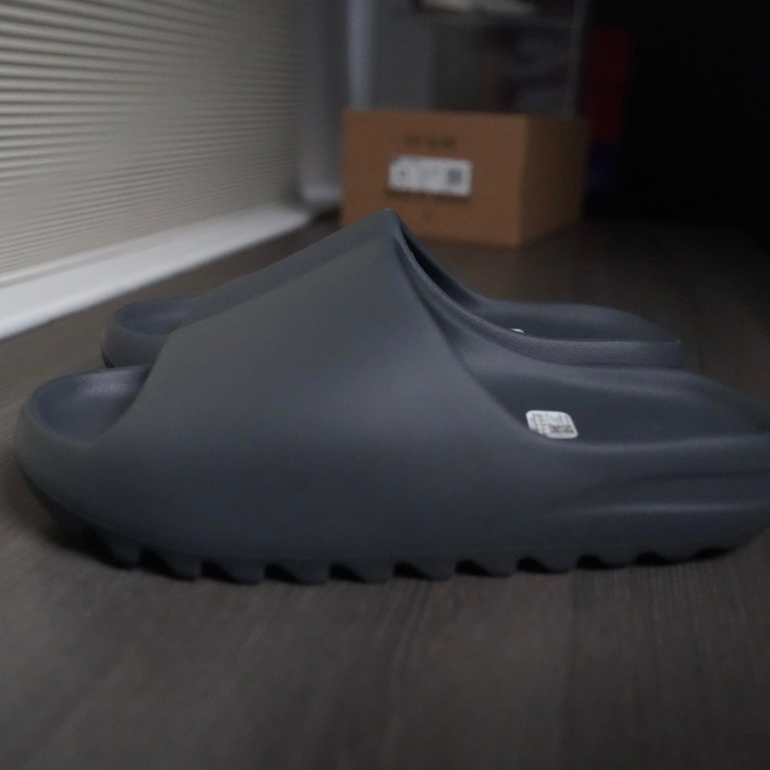 Slate Grey Yeezy Slides (Size 13)