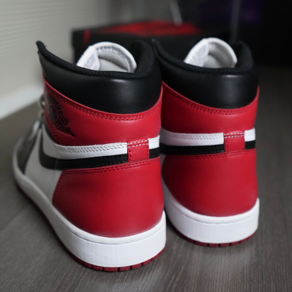 Black Toe Jordan 1 Retro Hi (Size 10)