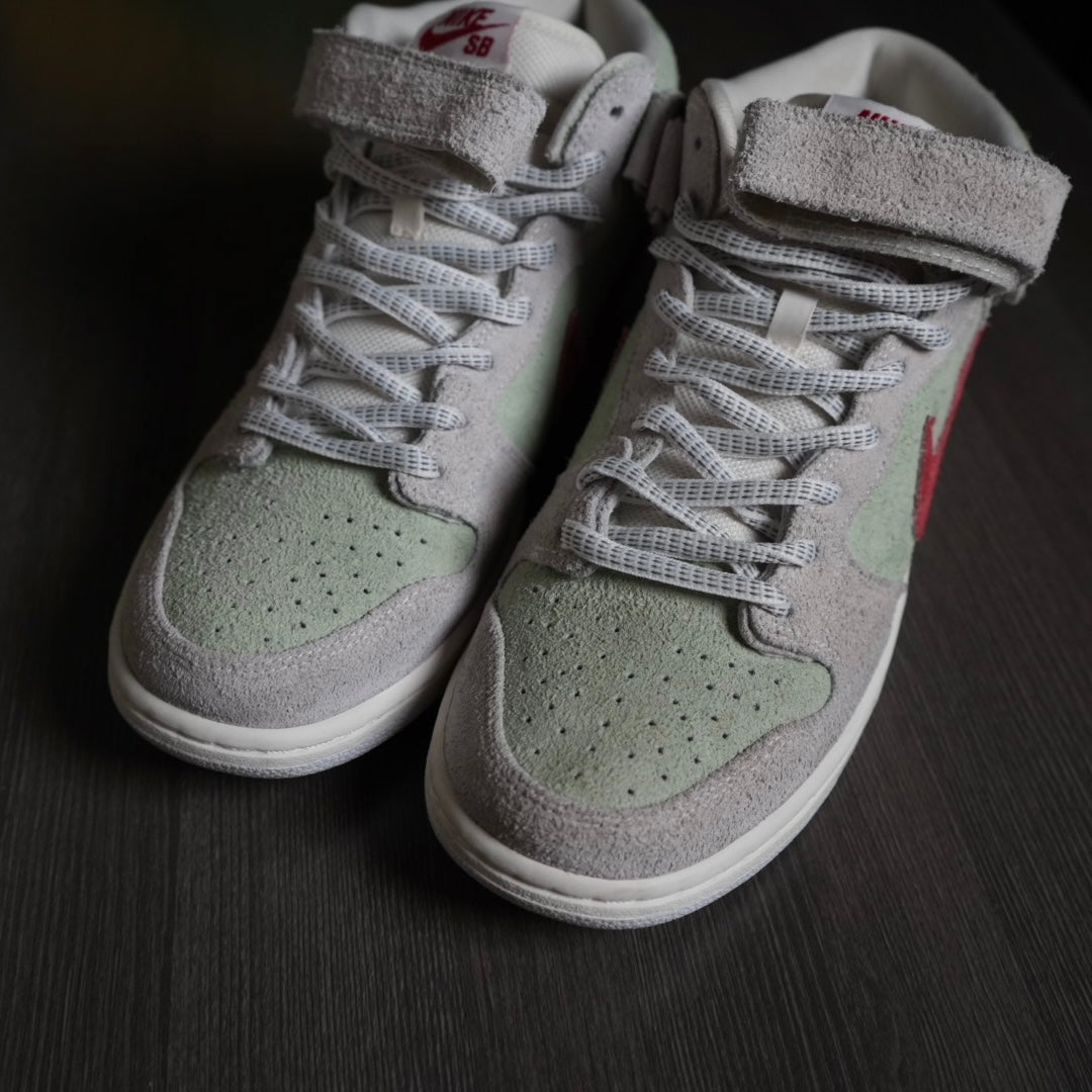 White Widow SB Dunk Mid (Size 10.5)