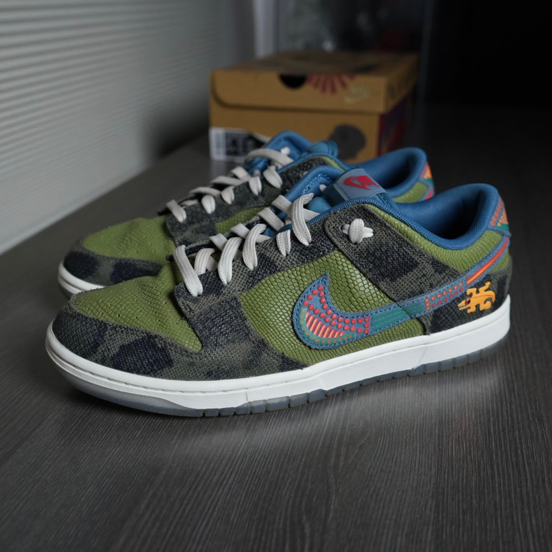 Siempre Familia Nike Dunk low (Size 10)