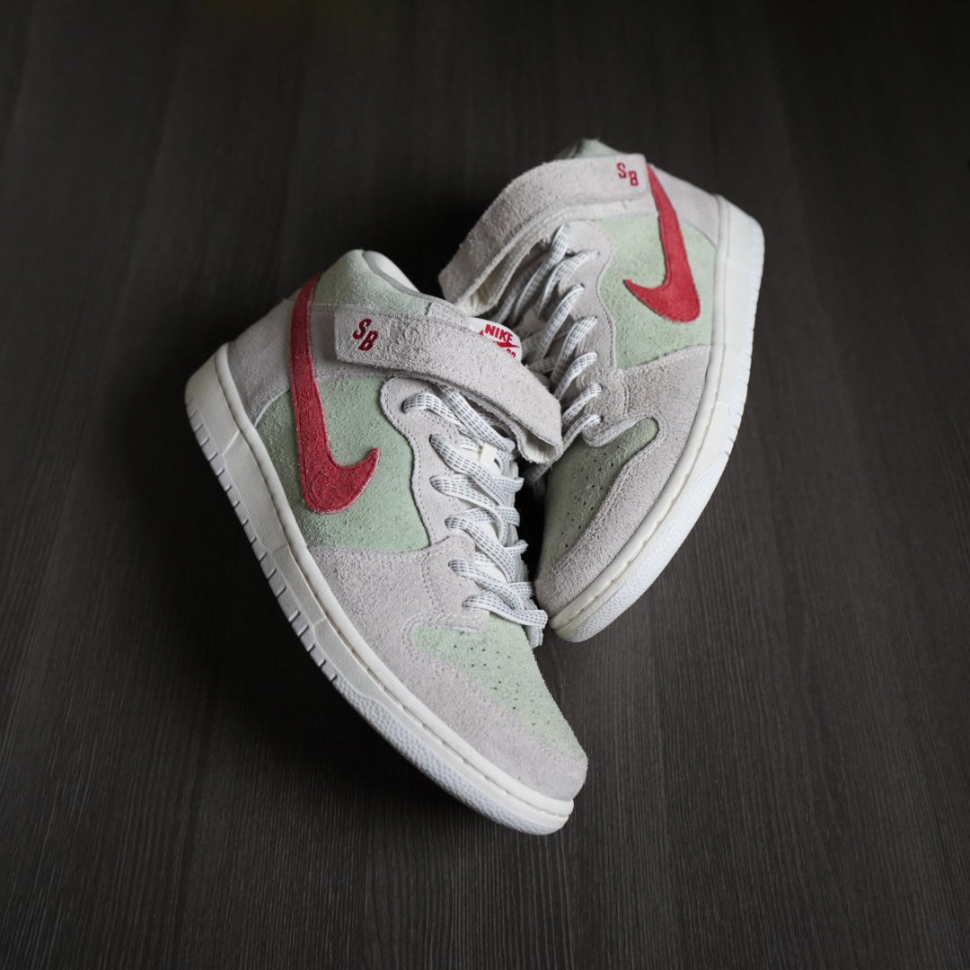 White Widow SB Dunk Mid (Size 10.5)