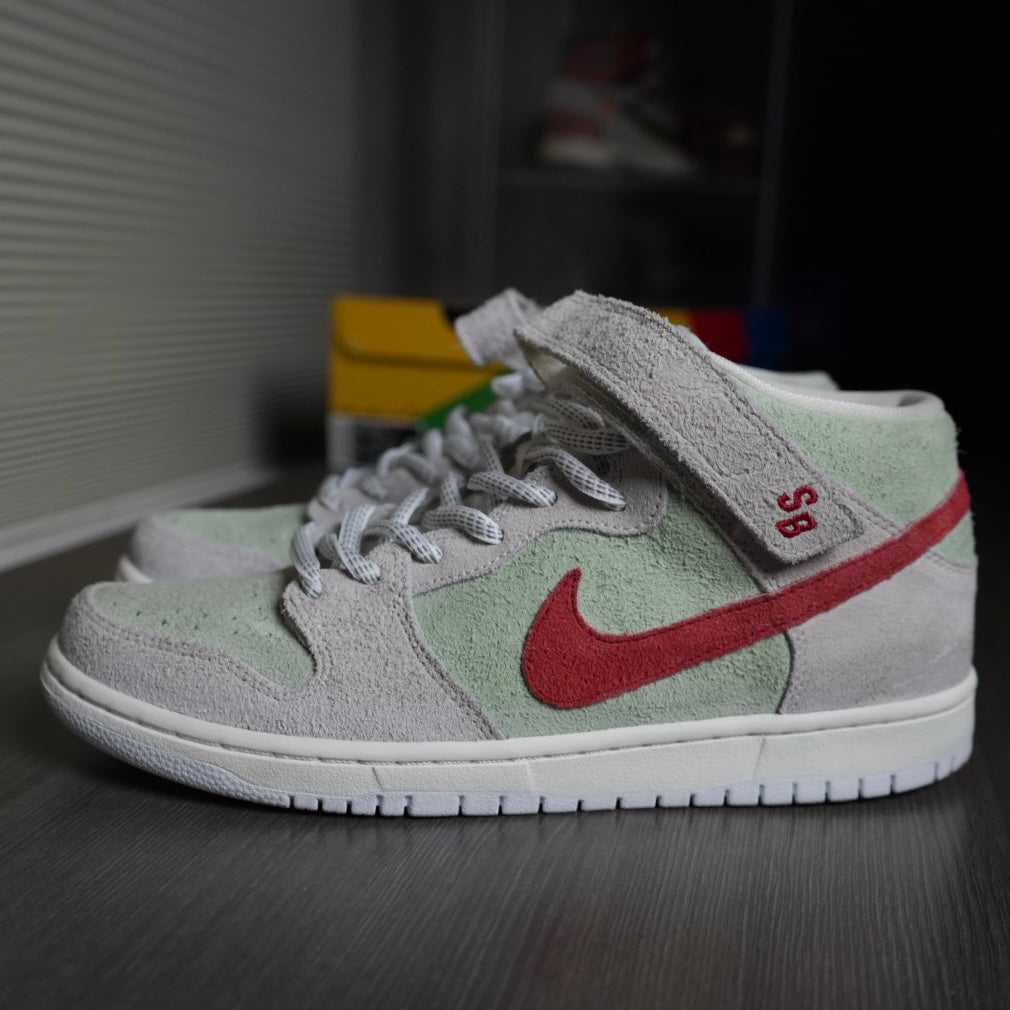 White Widow SB Dunk Mid (Size 10.5)